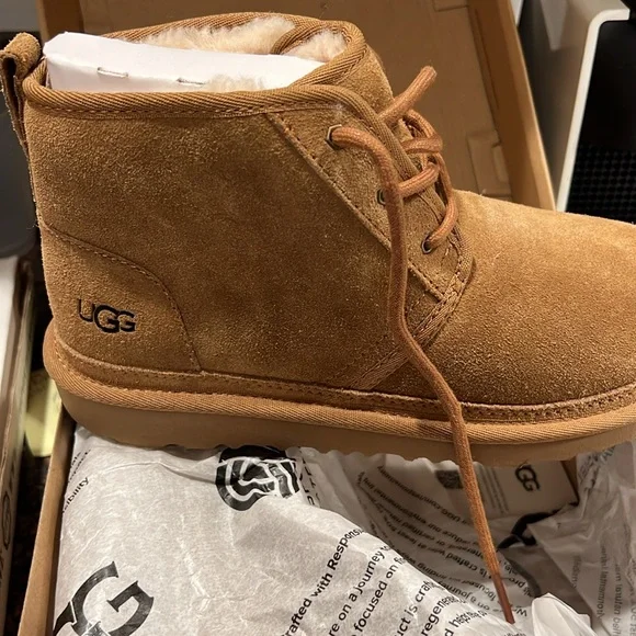 NWT - Ugg Neumel II chukka boot.  Chestnut color.  Big boys Size 6. - Picture 3 of 9